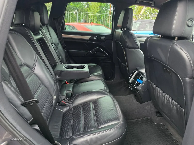 Porsche Cayenne 92A 32