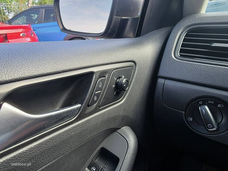 Volkswagen Jetta VI 11
