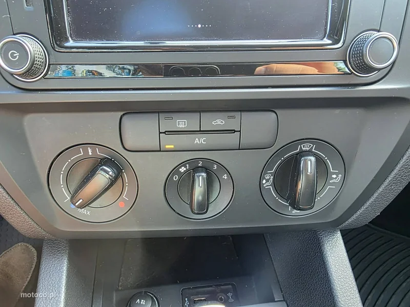 Volkswagen Jetta VI 23