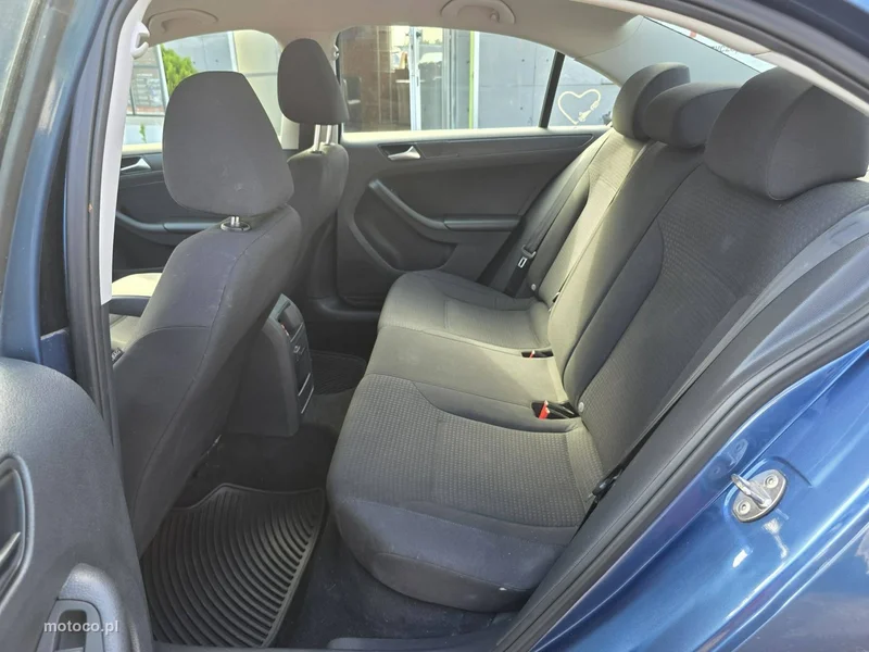 Volkswagen Jetta VI 28
