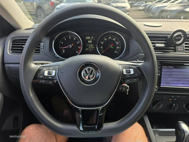 Volkswagen Jetta VI 8