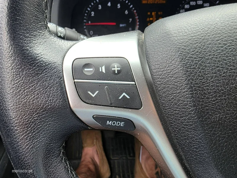 Toyota Avensis T27 12