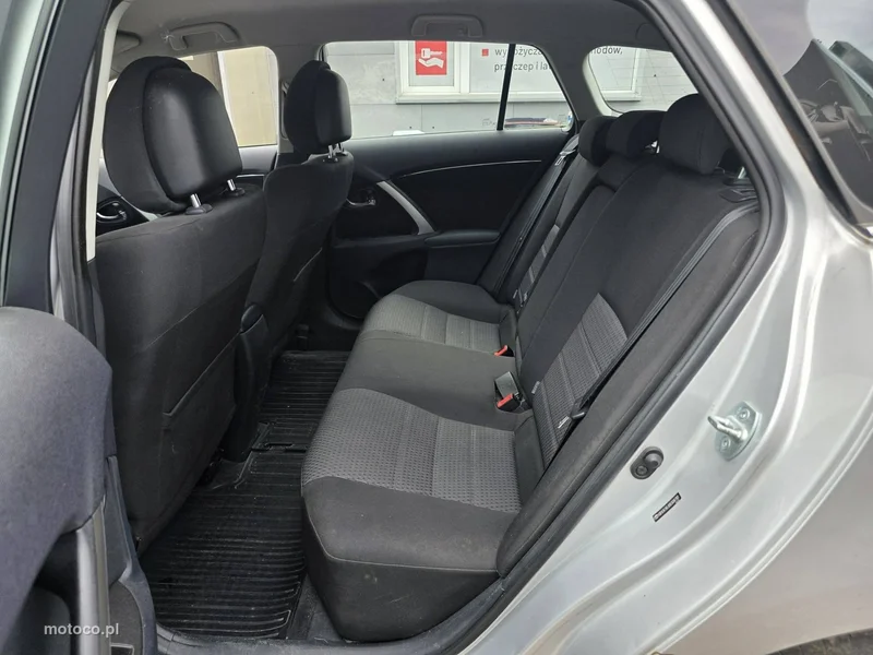 Toyota Avensis T27 23