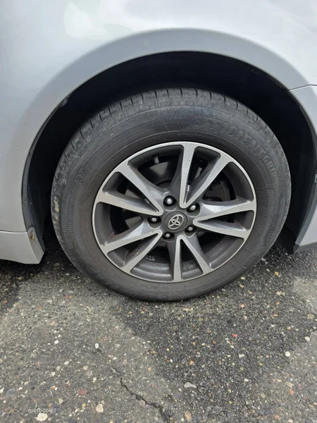 Toyota Avensis T27 29
