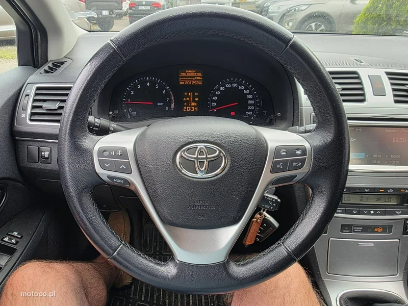 Toyota Avensis T27 8