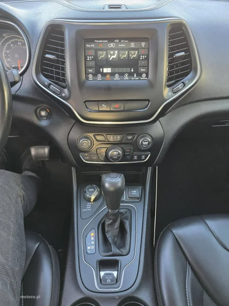 Jeep Cherokee 16