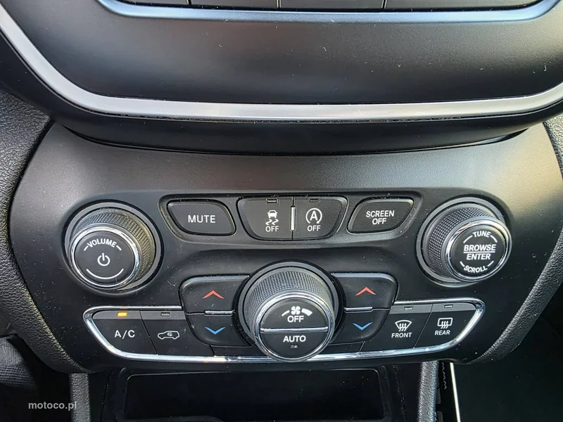 Jeep Cherokee 26