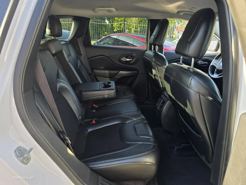 Jeep Cherokee 33