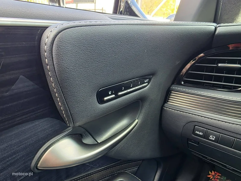 Lexus LS 12