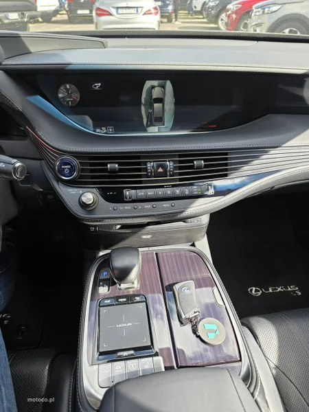 Lexus LS 16