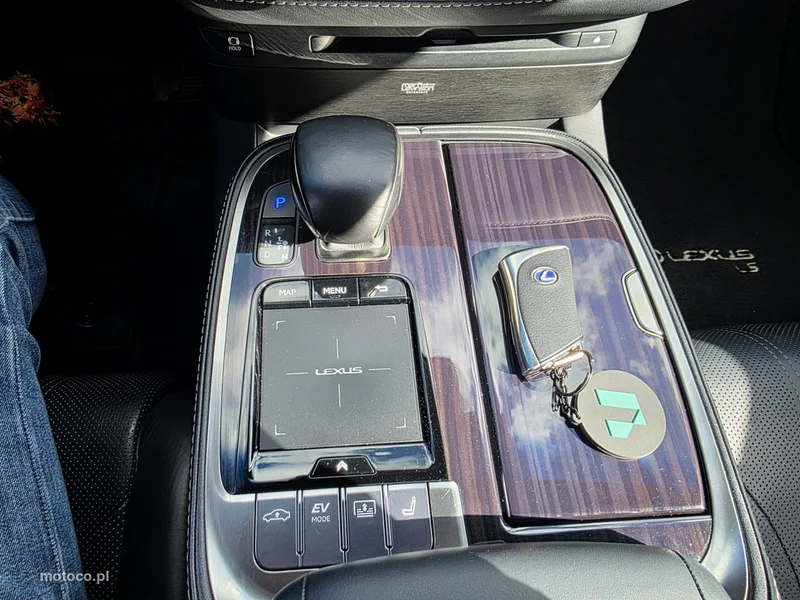 Lexus LS 26