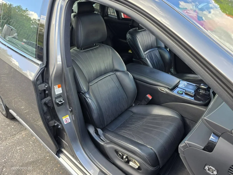 Lexus LS 27
