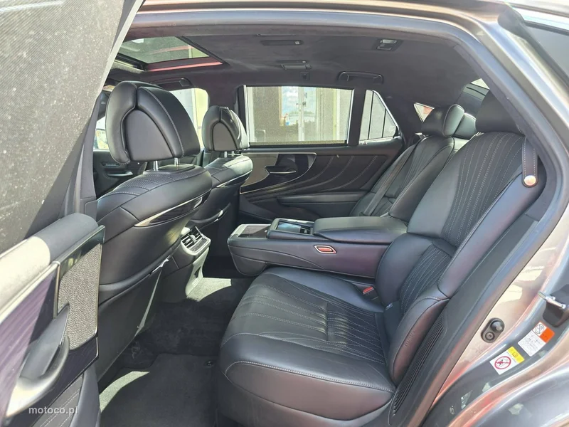 Lexus LS 29