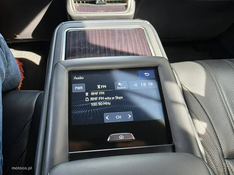Lexus LS 32
