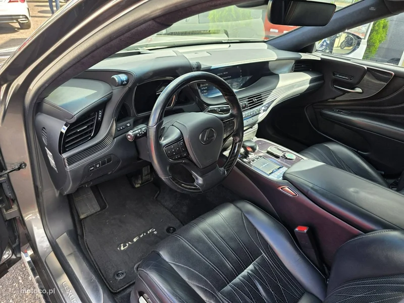 Lexus LS 8