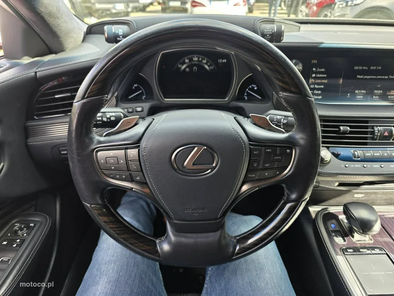 Lexus LS 9