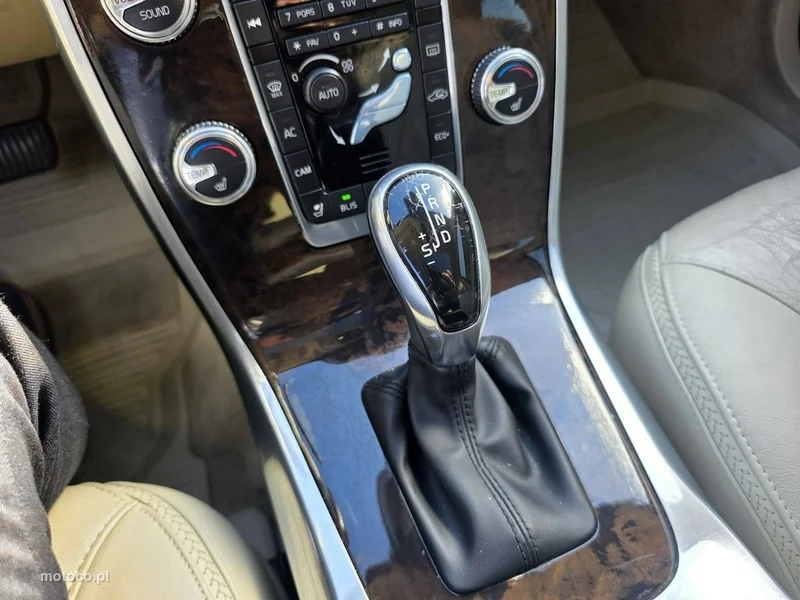 Volvo XC 70 23