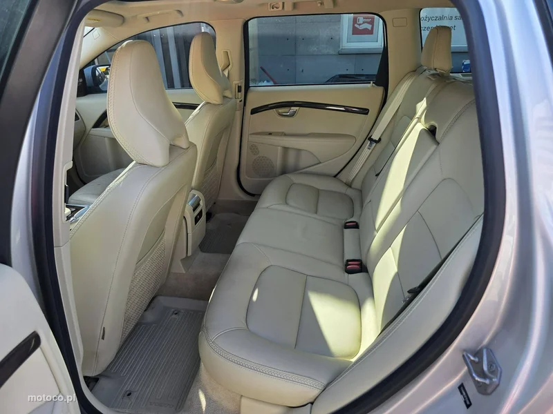 Volvo XC 70 28