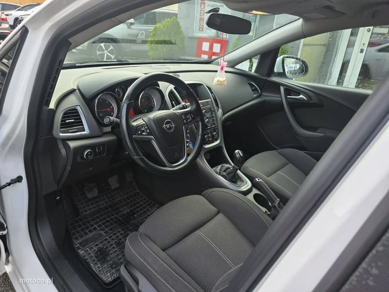 Opel Astra J 8