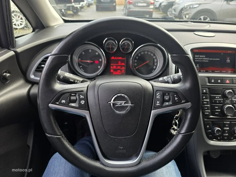 Opel Astra J 9