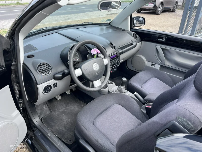 Volkswagen New Beetle 12