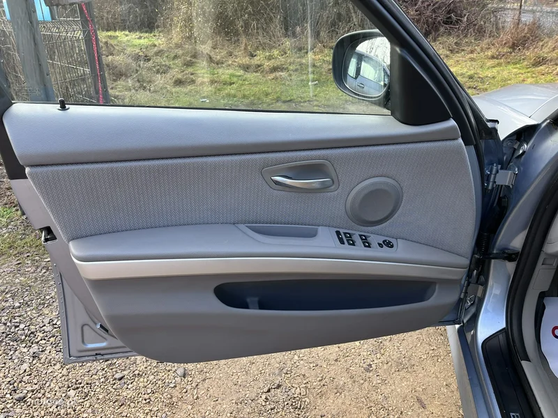 BMW Seria 3 E90 318 14