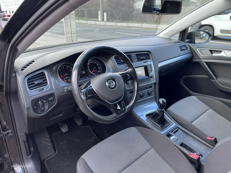 Volkswagen Golf VII 16