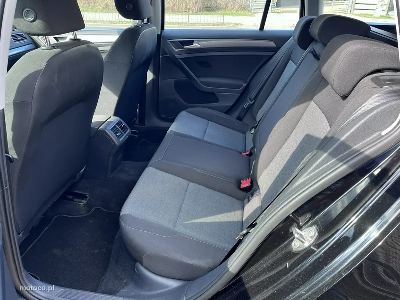 Volkswagen Golf VII 28