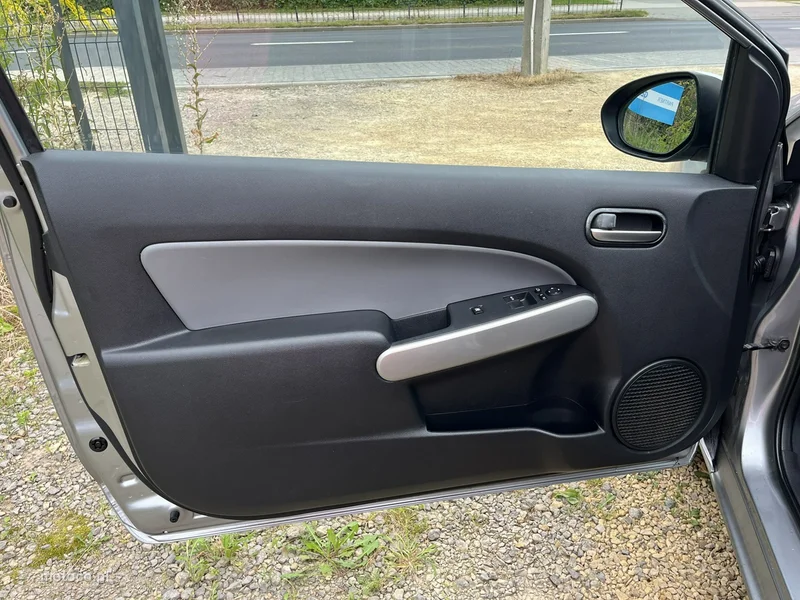 Mazda 2 13