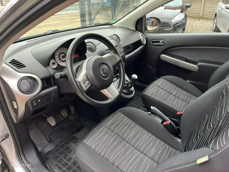 Mazda 2 14