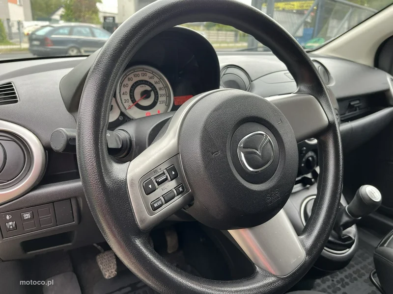 Mazda 2 17