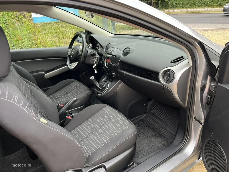 Mazda 2 21