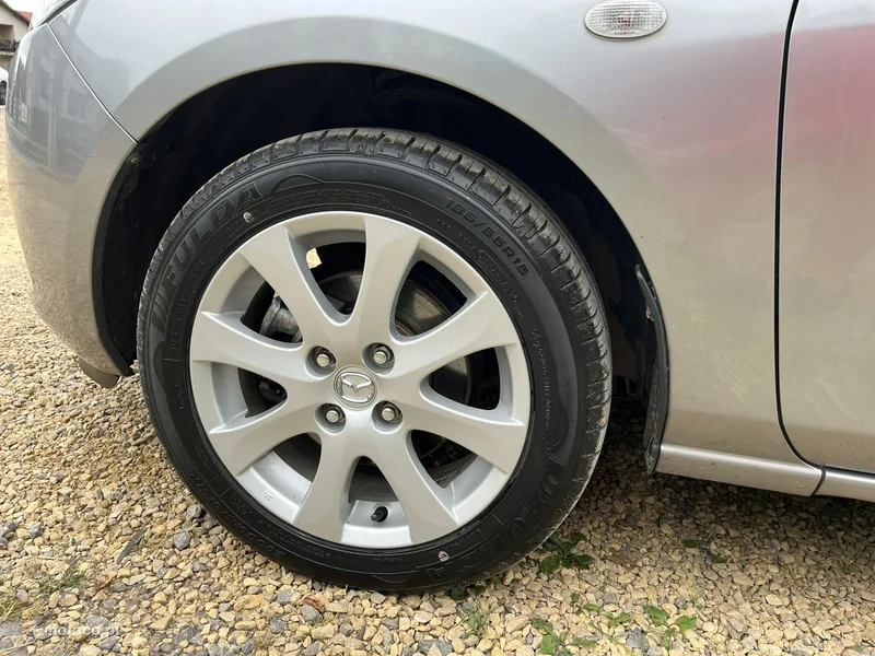 Mazda 2 26