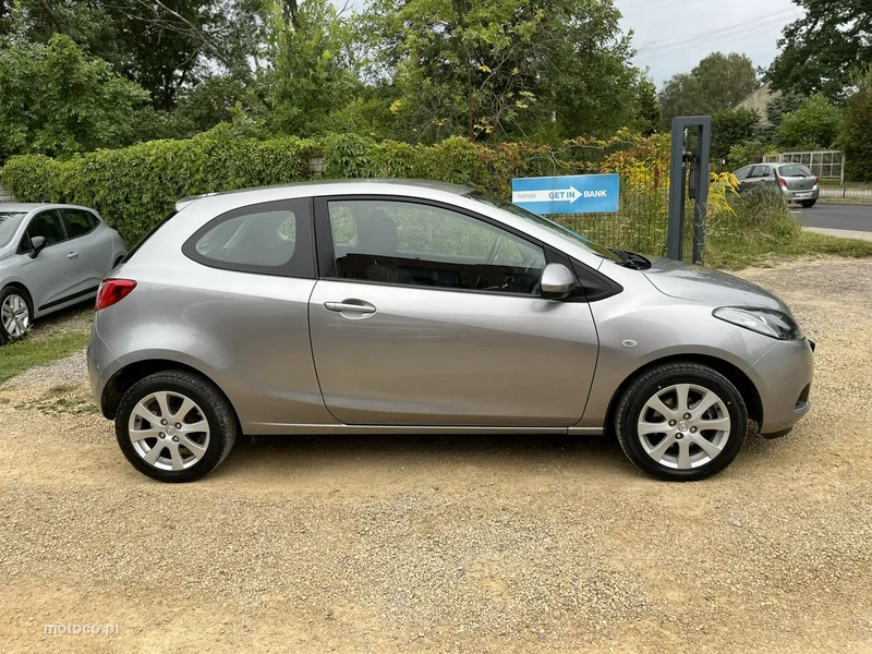 Mazda 2 4