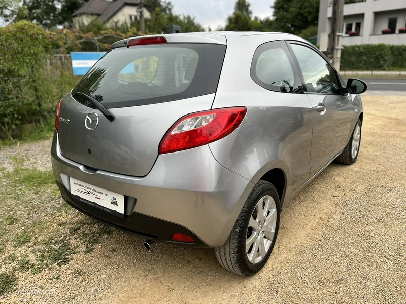 Mazda 2 8