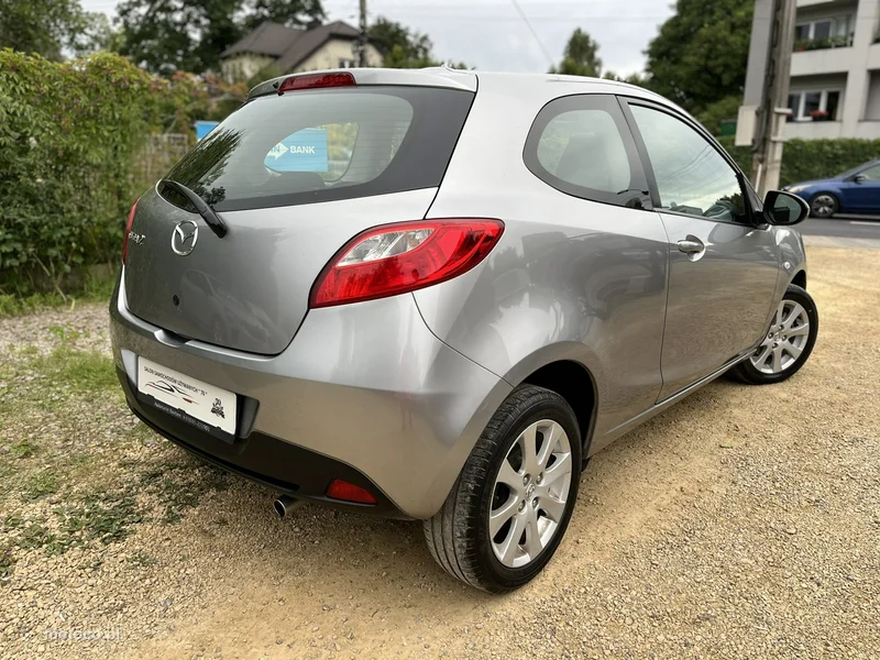 Mazda 2 10