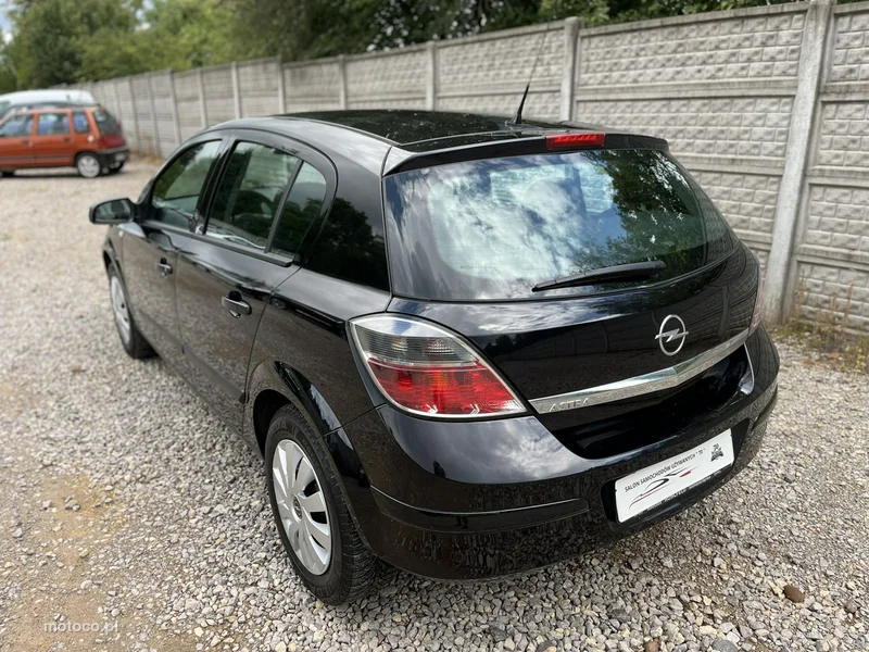 Opel Astra H 10