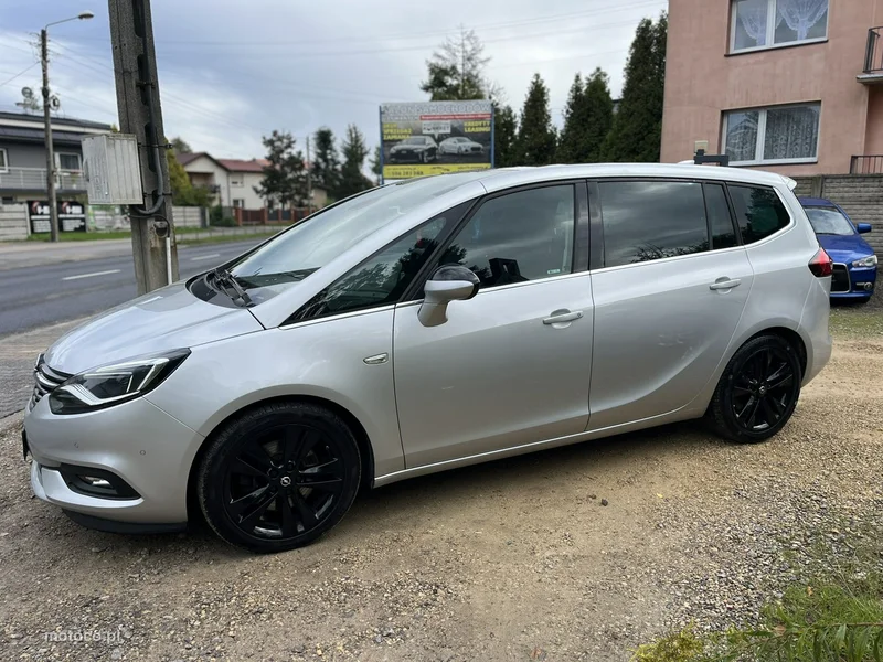 Opel Zafira C Tourer 11