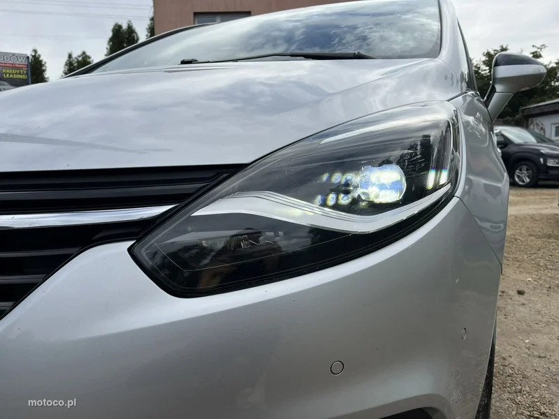 Opel Zafira C Tourer 13