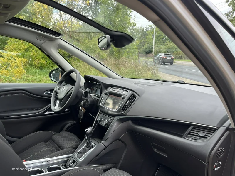 Opel Zafira C Tourer 24