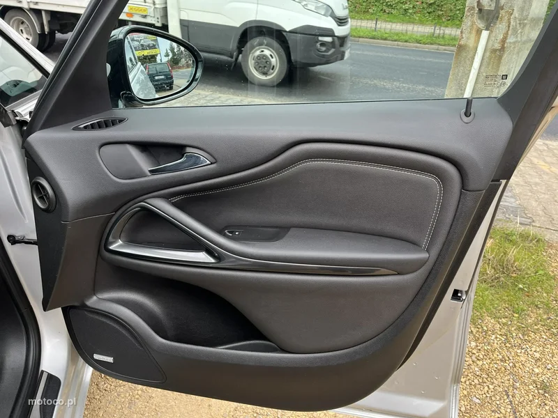 Opel Zafira C Tourer 25