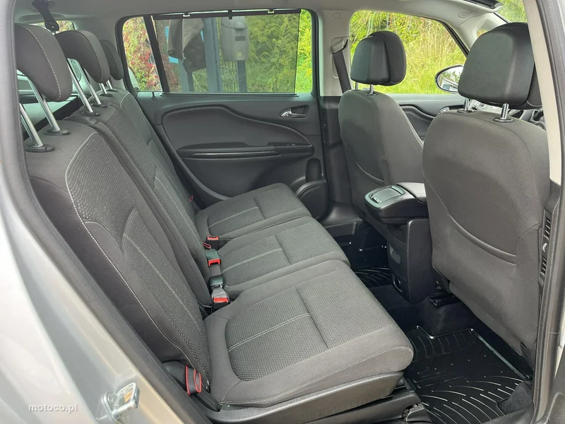 Opel Zafira C Tourer 28