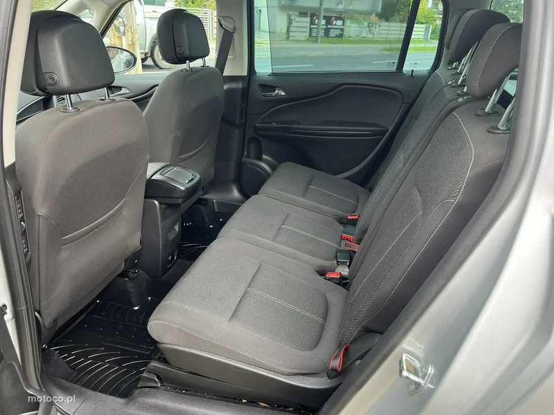 Opel Zafira C Tourer 32