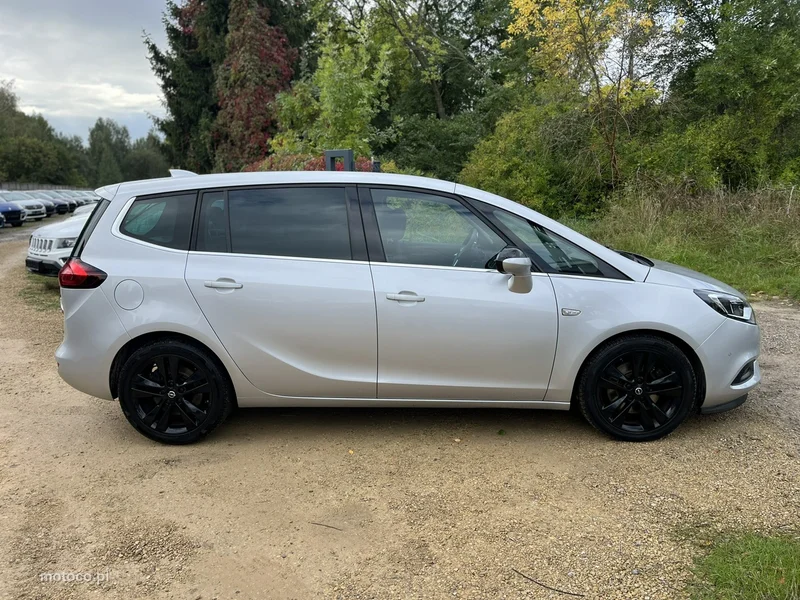 Opel Zafira C Tourer 8