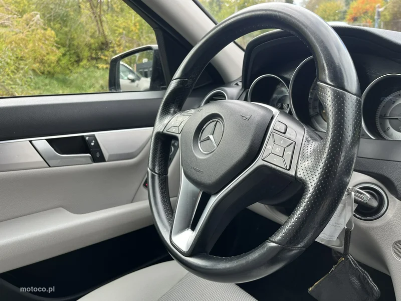 Mercedes-Benz Klasa C W204 C 220 32