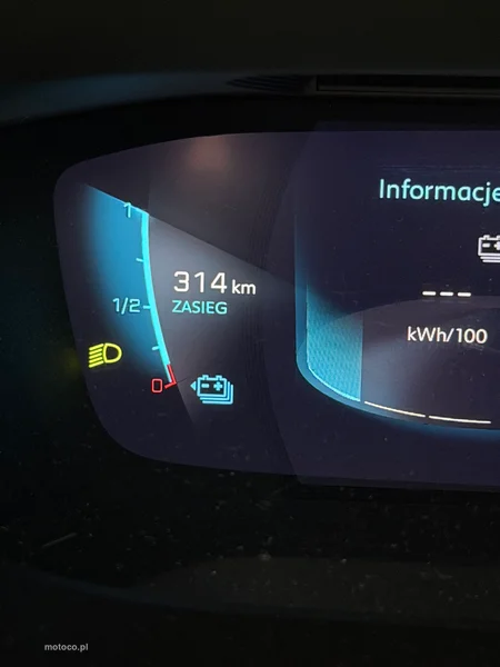 Peugeot e-208 16