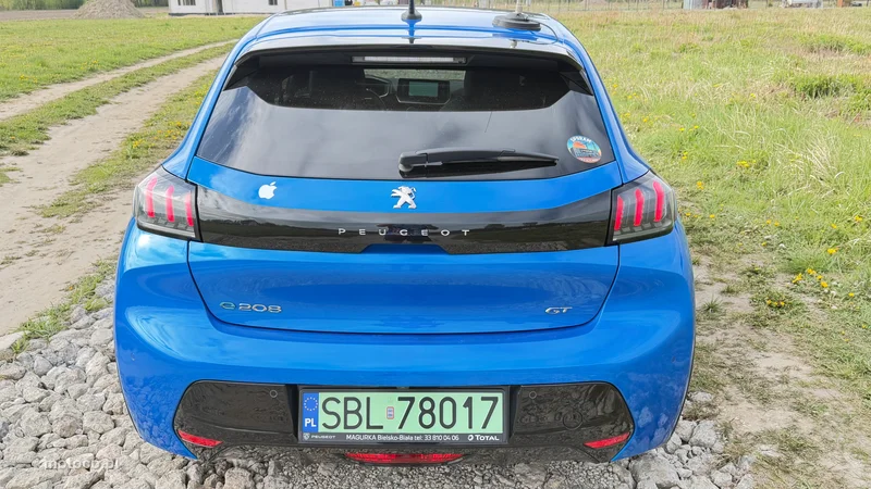 Peugeot e-208 6