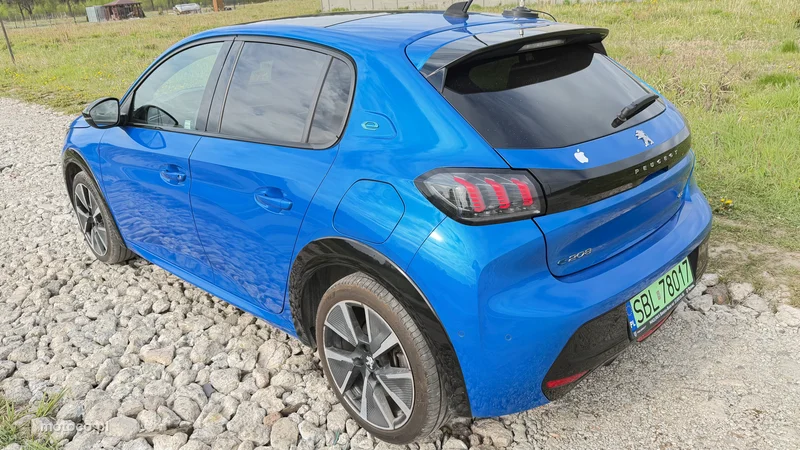 Peugeot e-208 7
