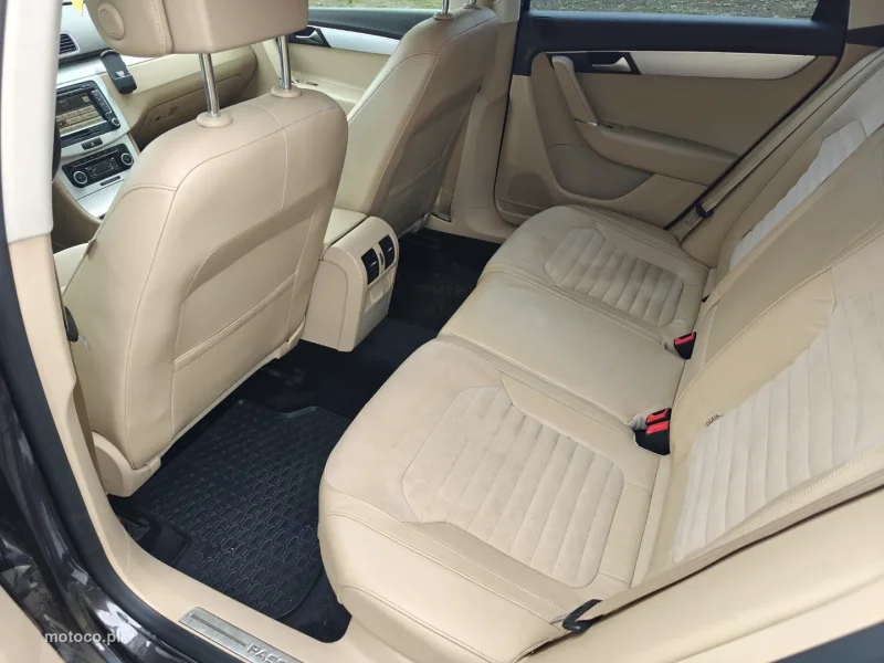 Volkswagen Passat Variant B7 9
