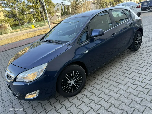 Opel Astra J